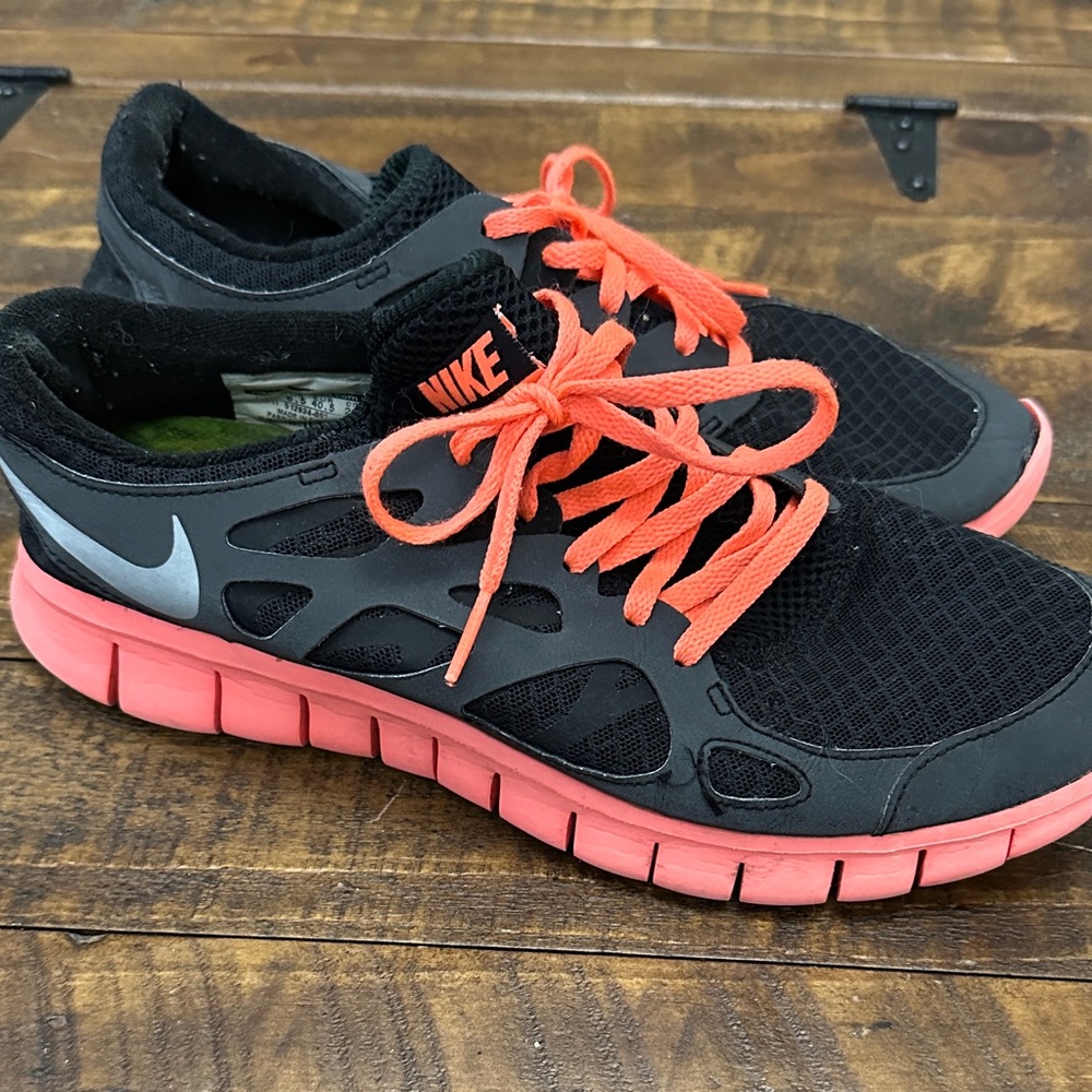 Nike Free Run 2 Black and Coral Running Shoes